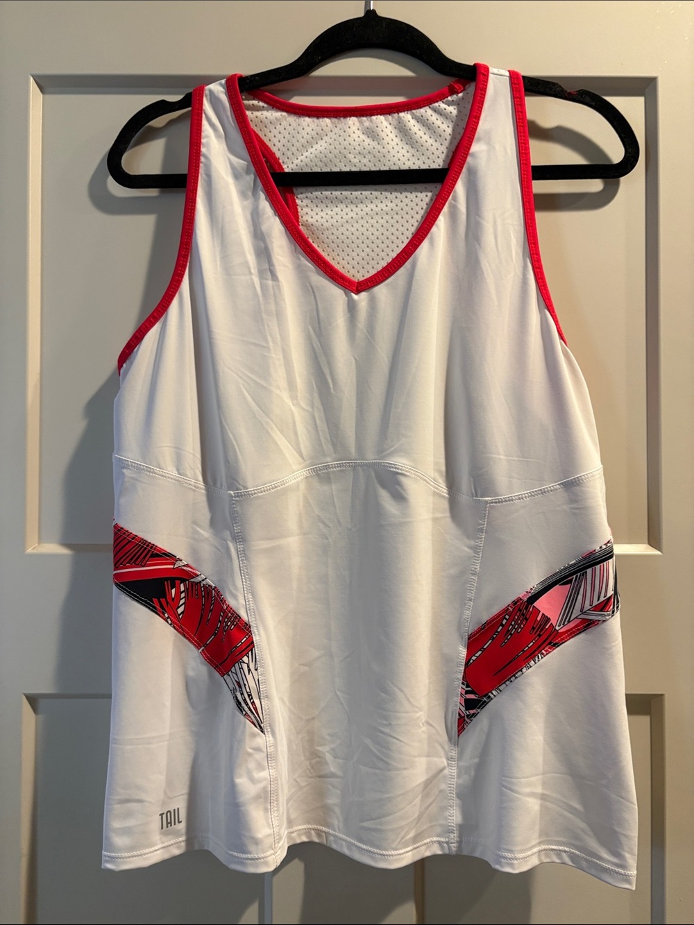 Tail Women’s White Tank with Red Trim and Graphic Panels XL - Athleticwear